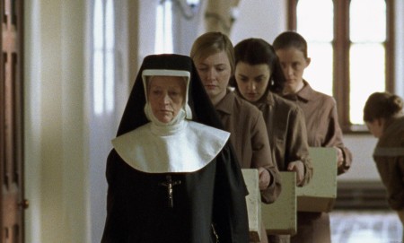 The Magdalene Sisters (“En el Nombre de Dios”) es un drama irlandés protagonizado por Nora-Jane Noone, Anne-Marie Duff, Dorothy Duffy, Eileen Walsh y Geraldine McEwan.