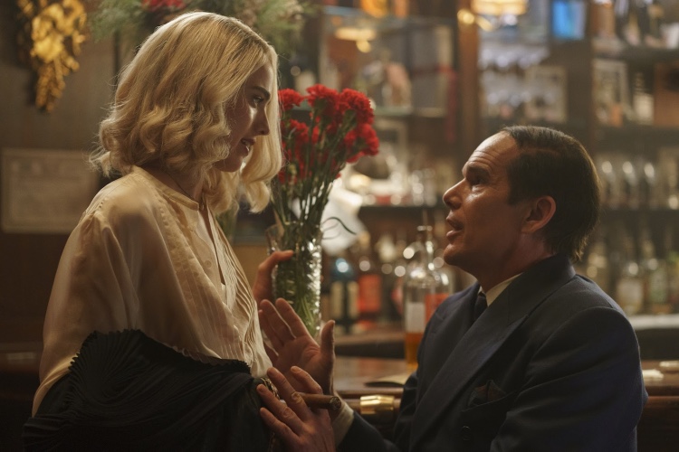 Escena de Blue Moon, película analizada en esta crítica cinematográfica.