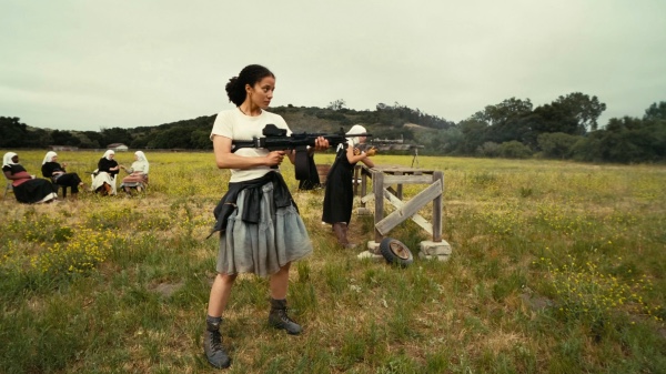 Escena de Una Batalla Tras Otra con Chase Infiniti. Crítica de la película.