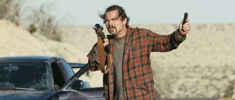 Portada del artículo de la crítica de la película Una Batalla Tras Otras de Paul Thomas Anderson con Leonardo DiCaprio.