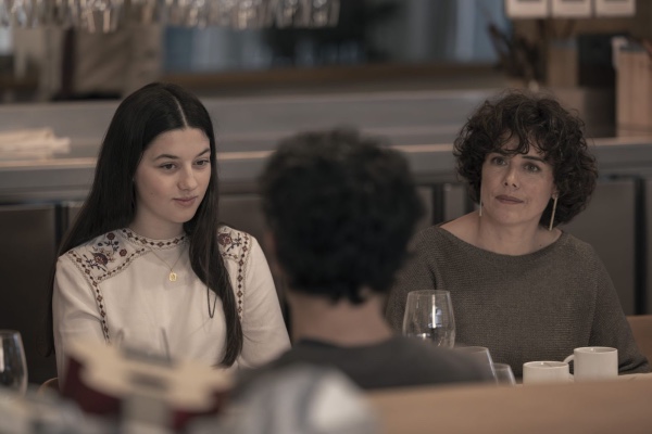 Escena de Los Domingos con Blanca Soroa y Patricia López Arnaiz. Crítica de la película.